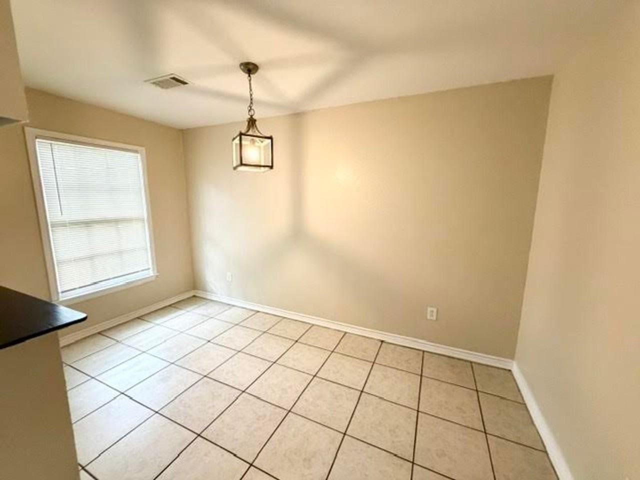 3022 Edmond Ave - Photo 4 of 11