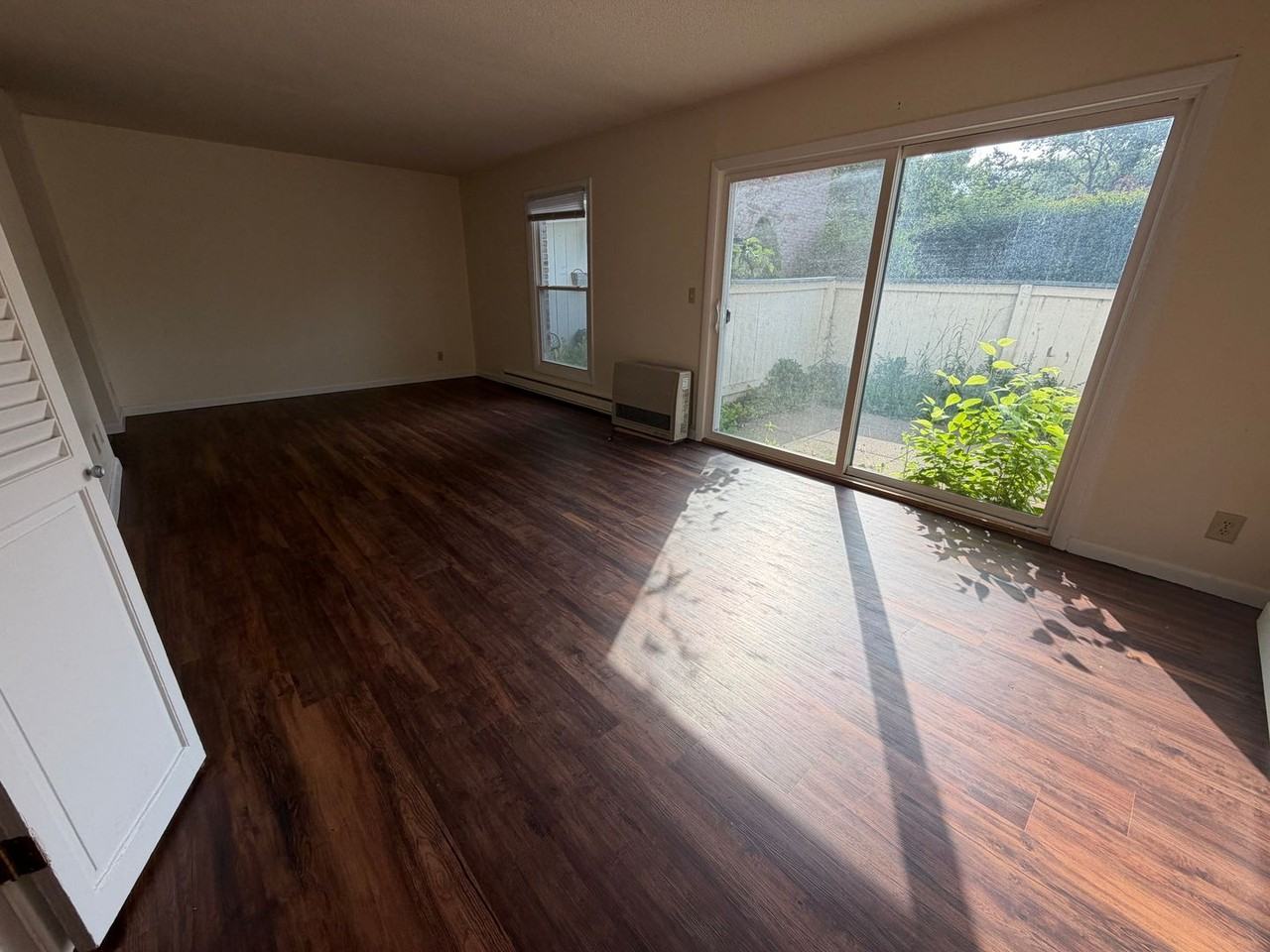 335 Ledgewood Cir - Photo 2 of 15