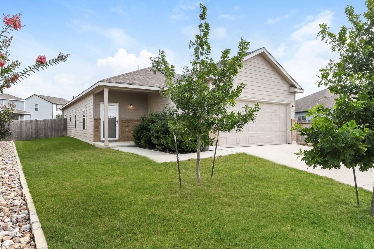 10906 Airmen Dr - Photo 3 of 16