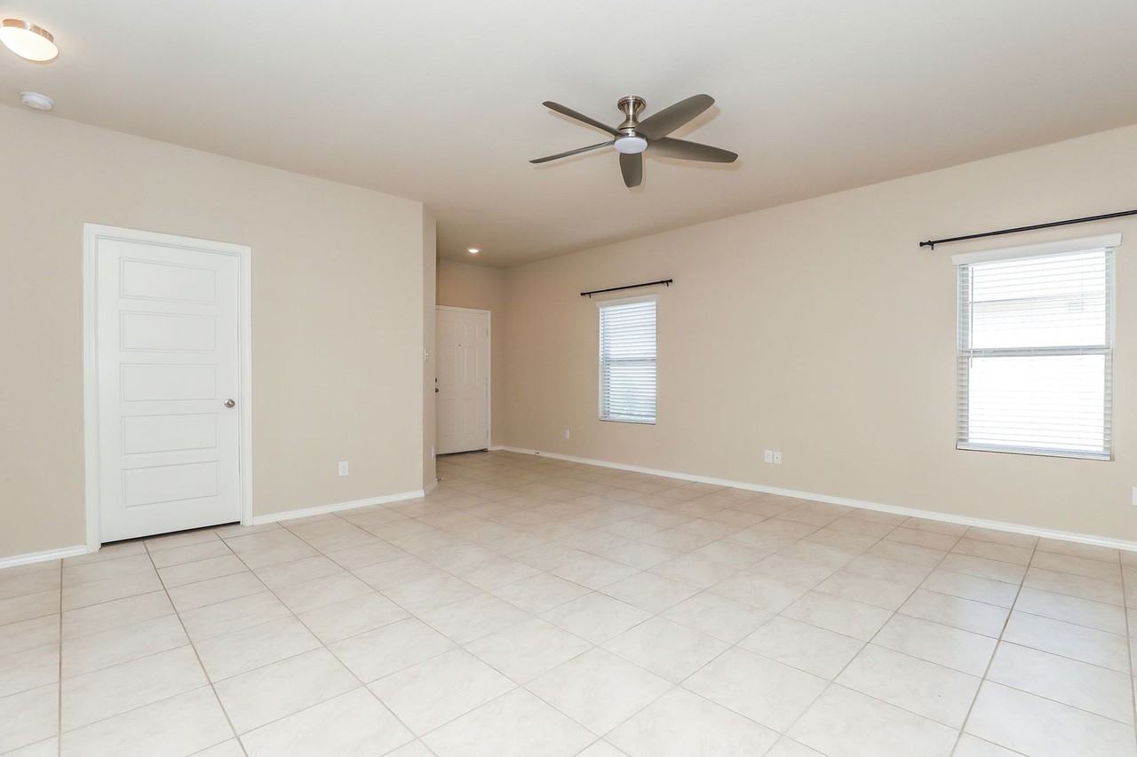 10906 Airmen Dr - Photo 5 of 16