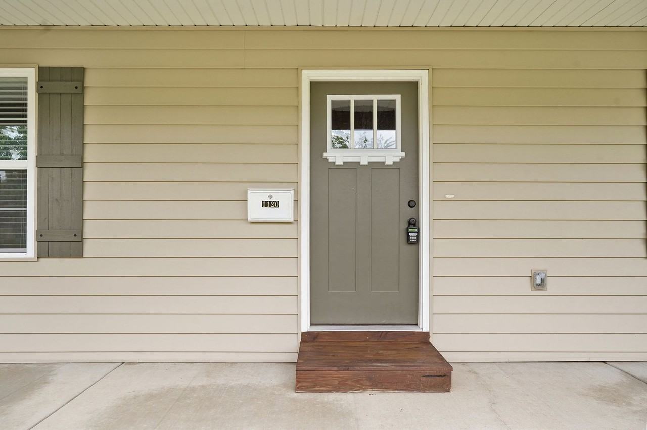 1120 N Clay Ave - Photo 3 of 24