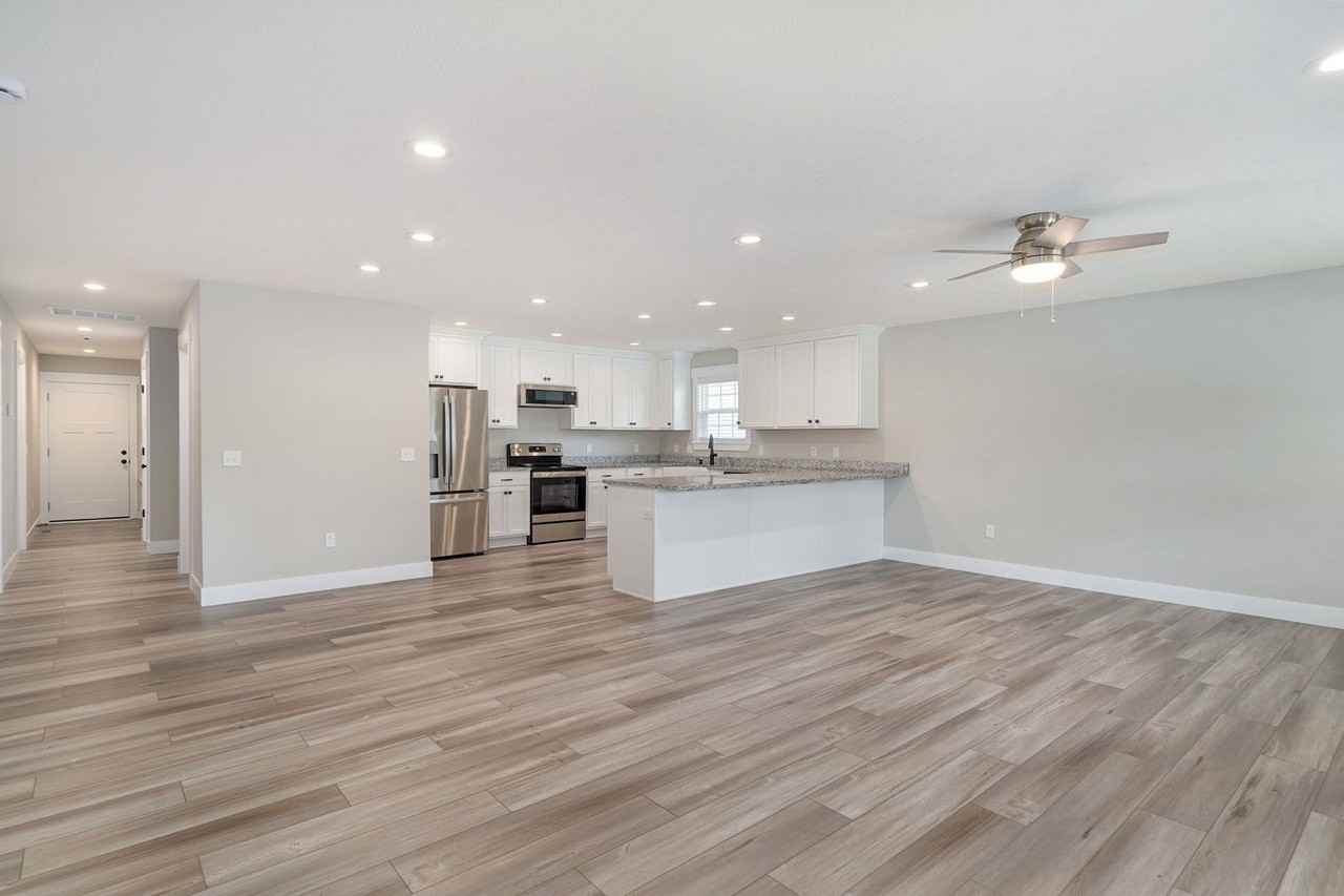1120 N Clay Ave - Photo 4 of 24