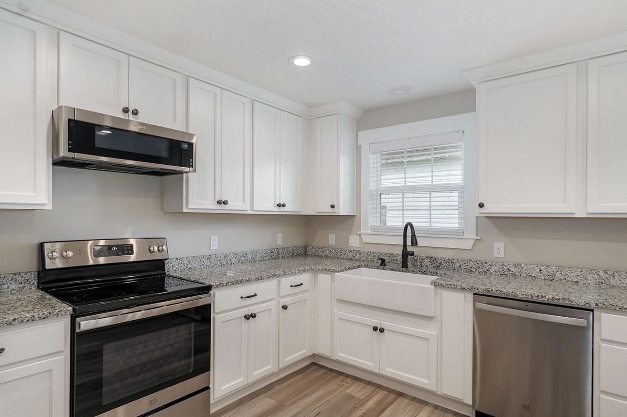 1120 N Clay Ave - Photo 7 of 24