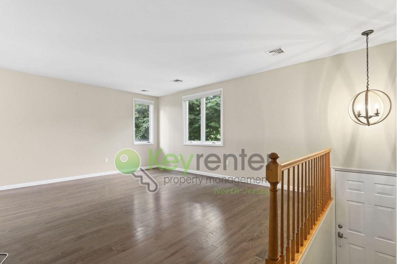 202 Saint Michaels Walk - Photo 3 of 25