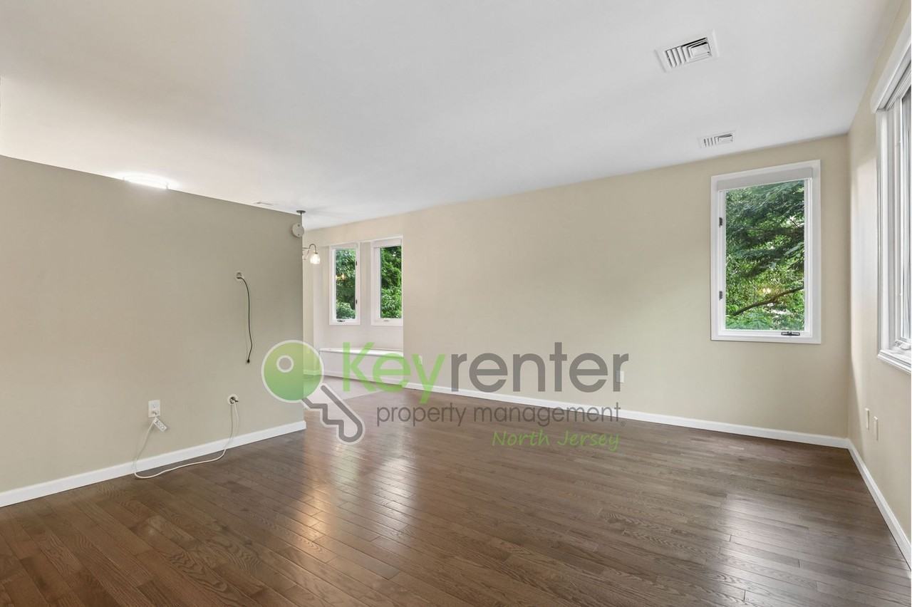 202 Saint Michaels Walk - Photo 4 of 25