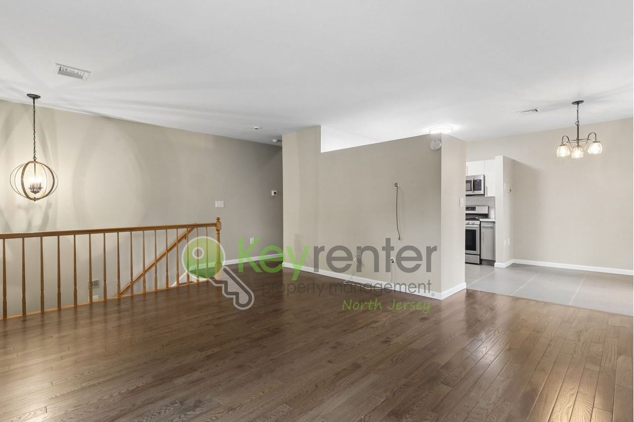 202 Saint Michaels Walk - Photo 5 of 25