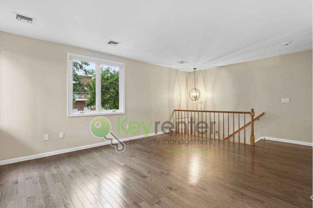 202 Saint Michaels Walk - Photo 6 of 25