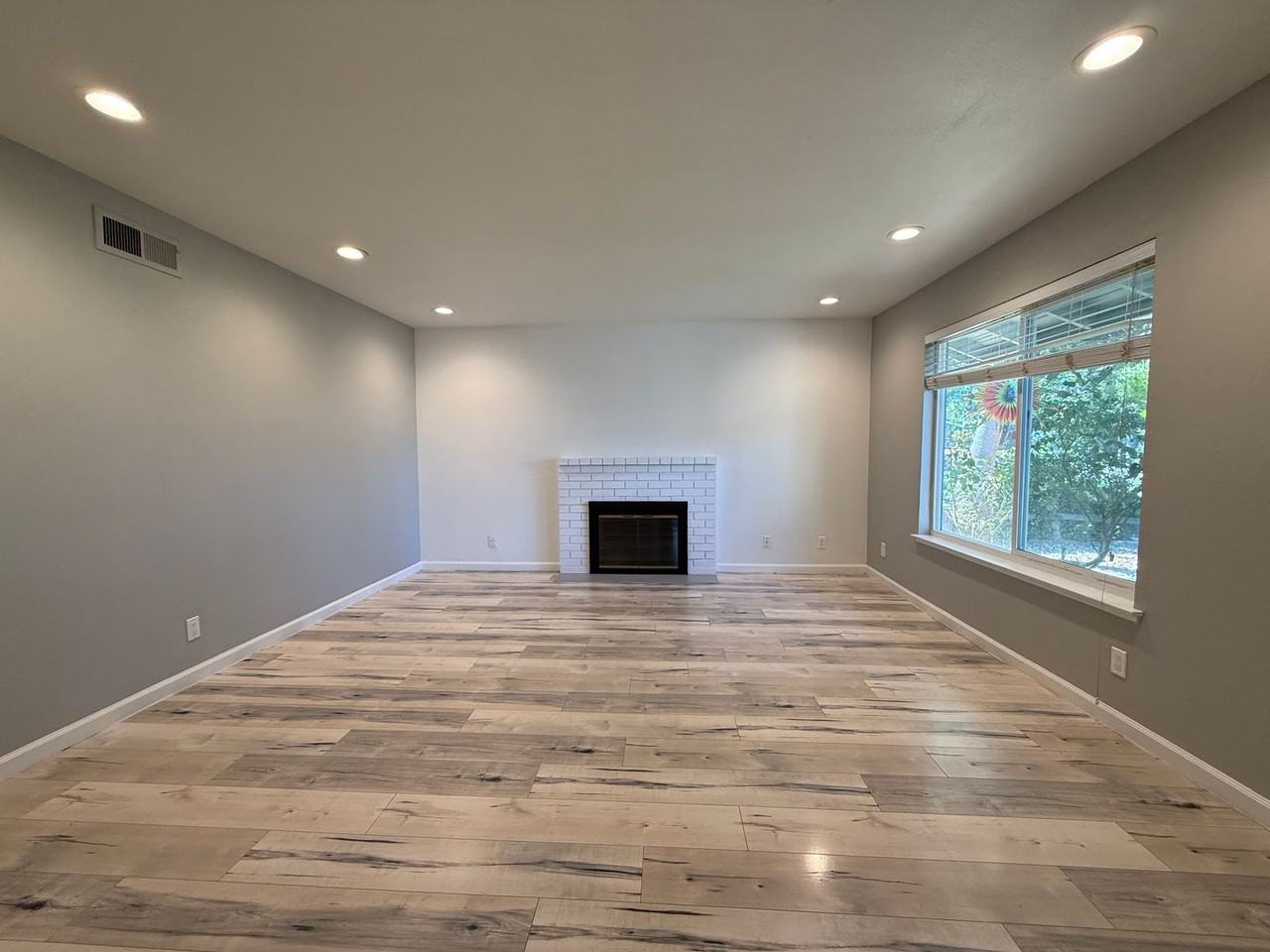 1268 Flickinger Ave - Photo 5 of 13