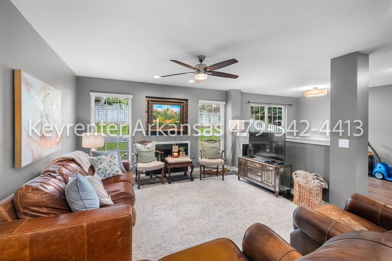 2943 E Setter St - Photo 3 of 29