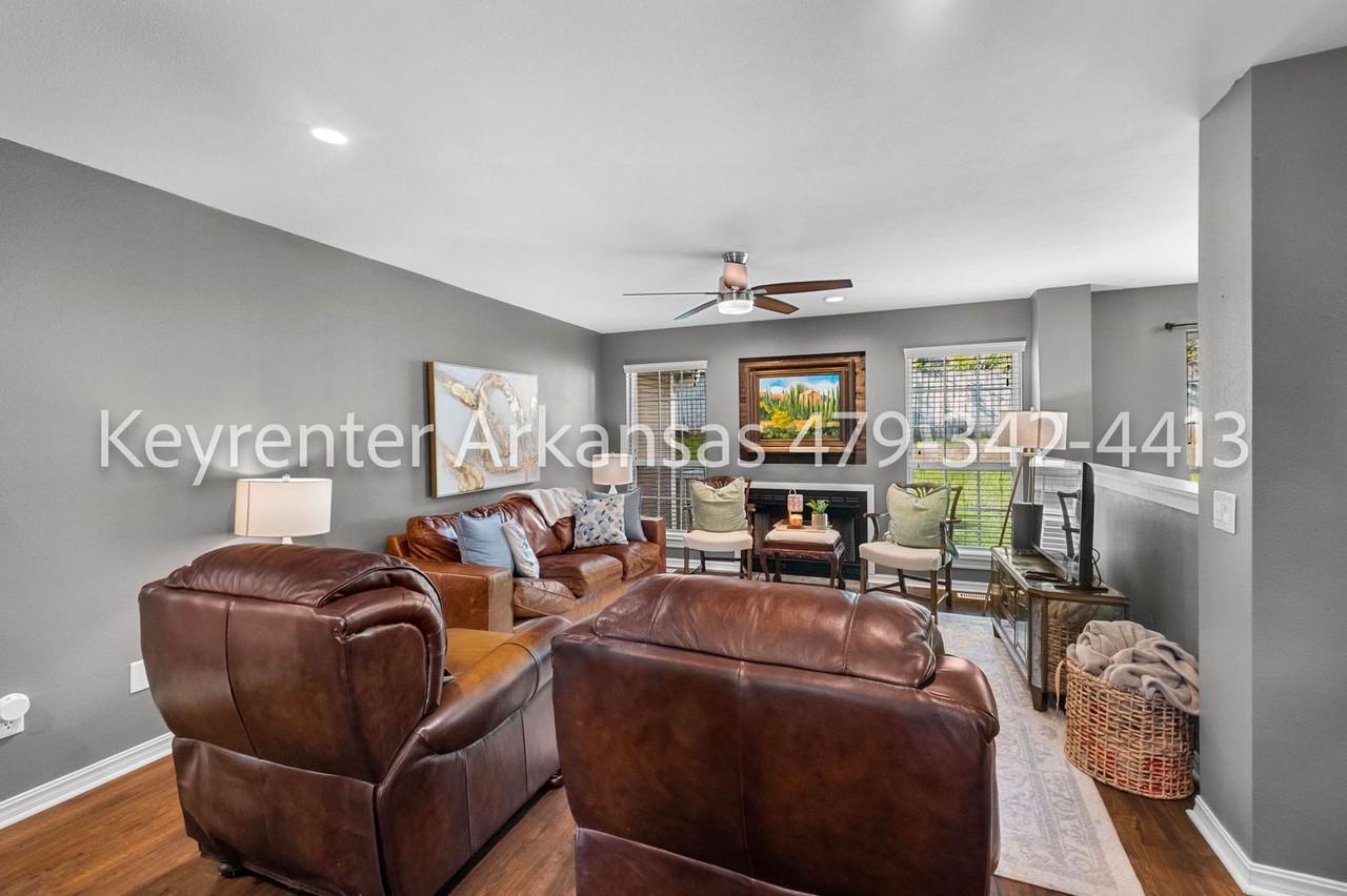 2943 E Setter St - Photo 4 of 29