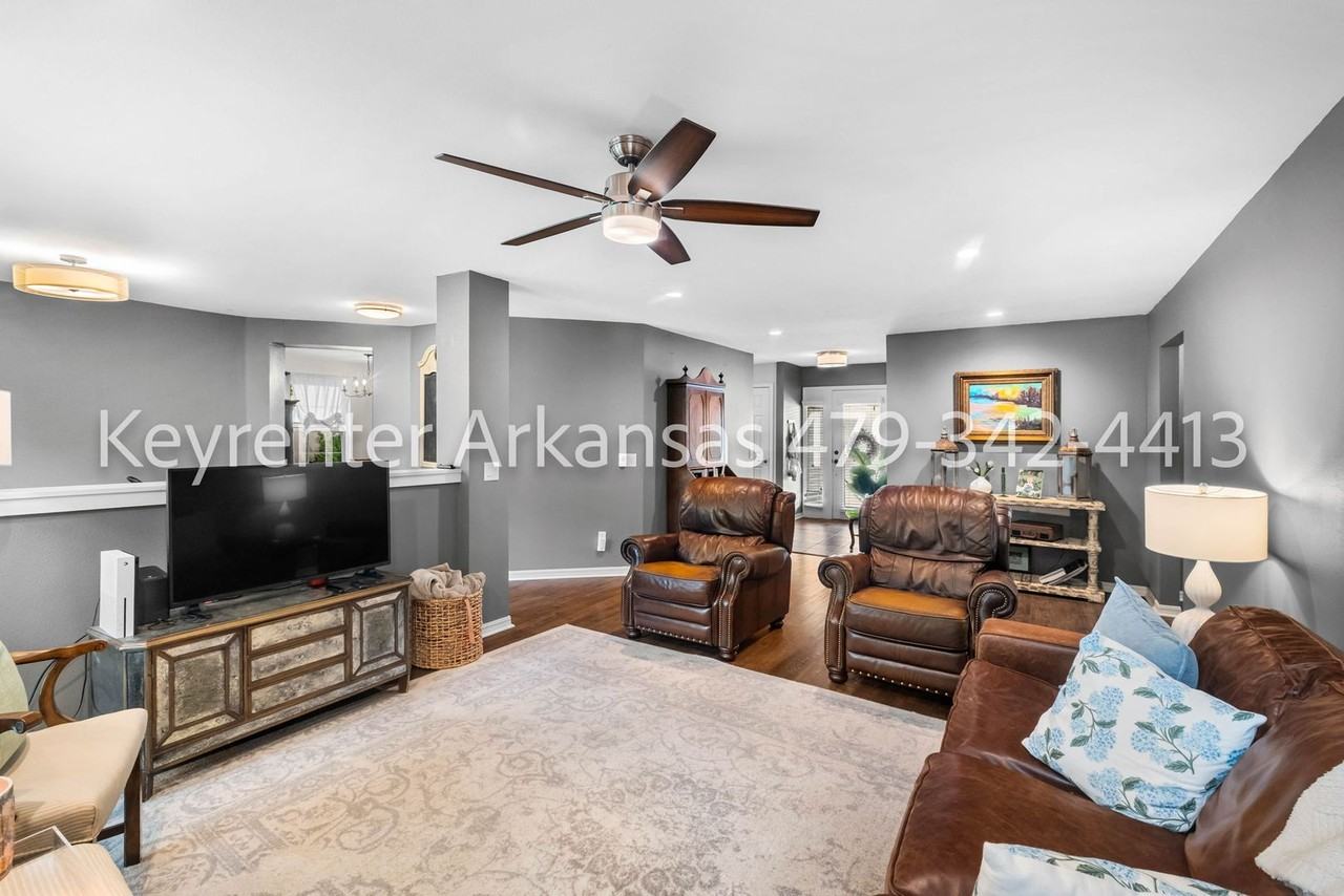 2943 E Setter St - Photo 5 of 29