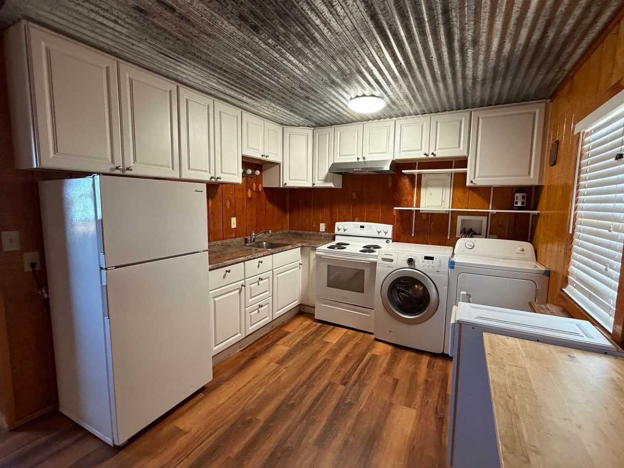 626 Se 7th St - Photo 2 of 7