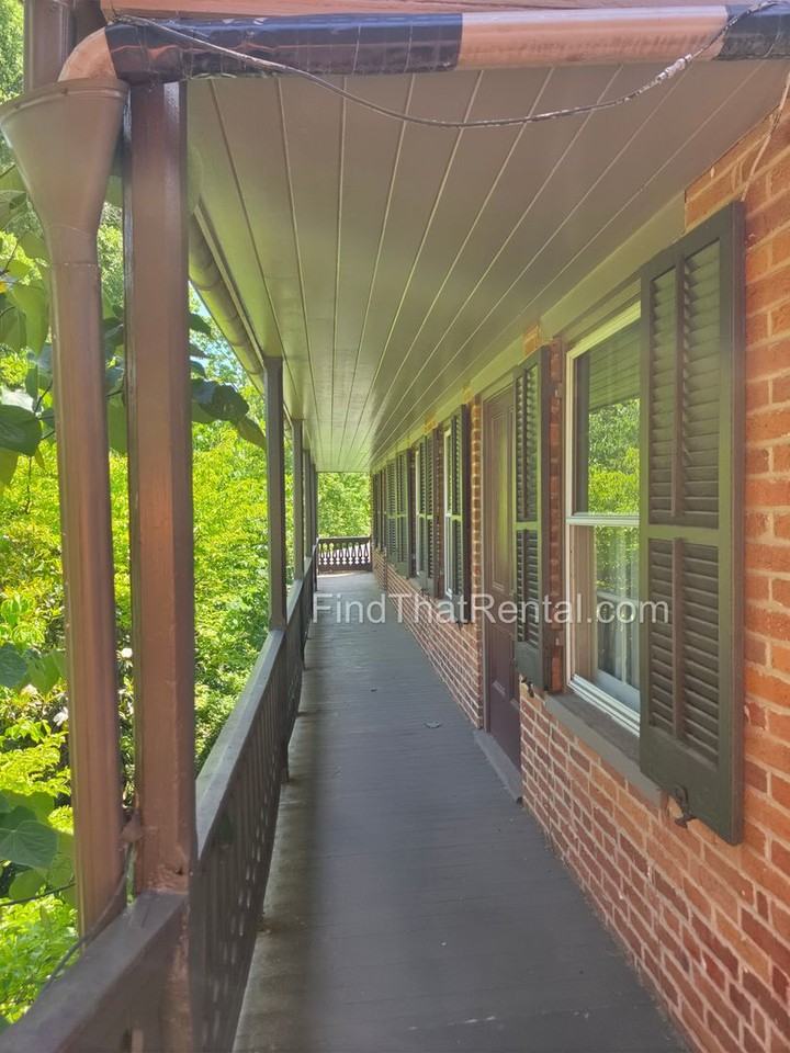 136 W Pomfret St - Photo 2 of 12
