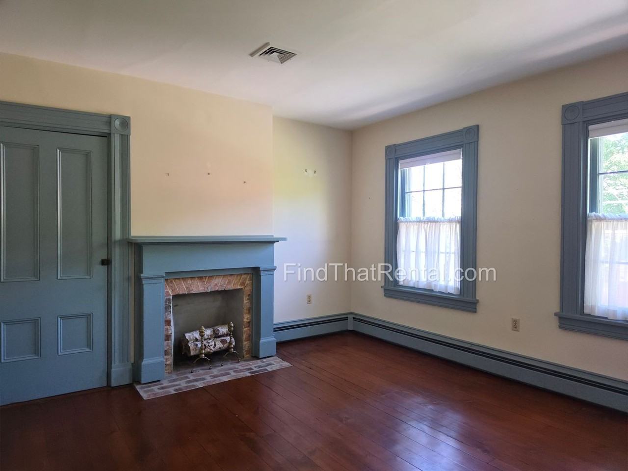 136 W Pomfret St - Photo 7 of 12
