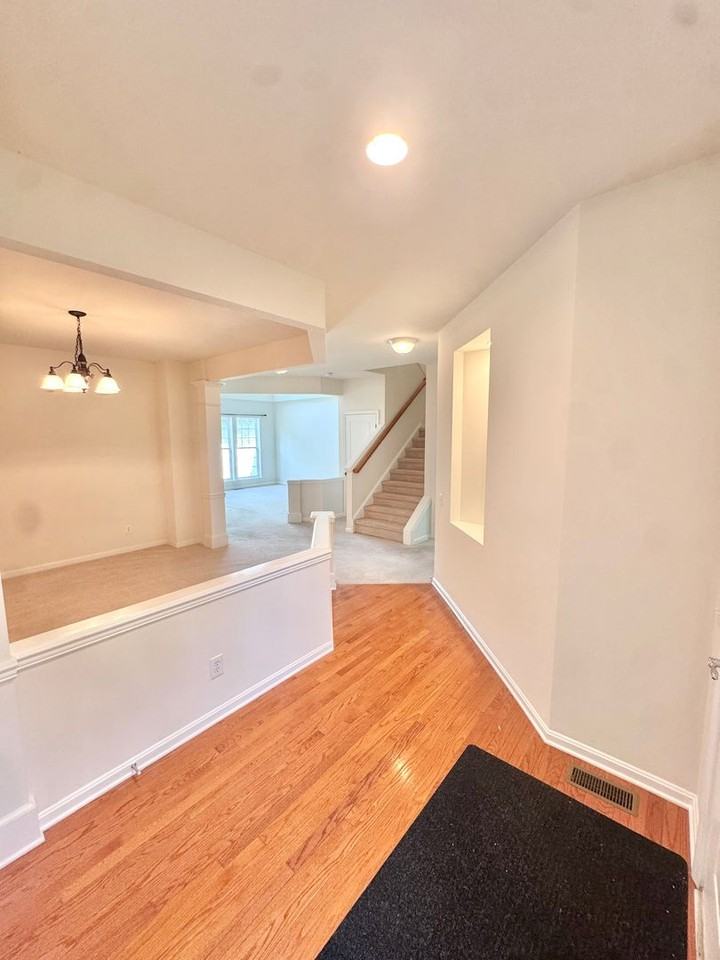 8704 Mayfair Ct - Photo 3 of 35