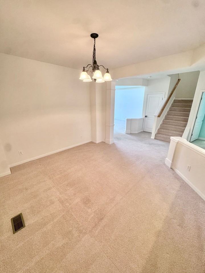 8704 Mayfair Ct - Photo 4 of 35