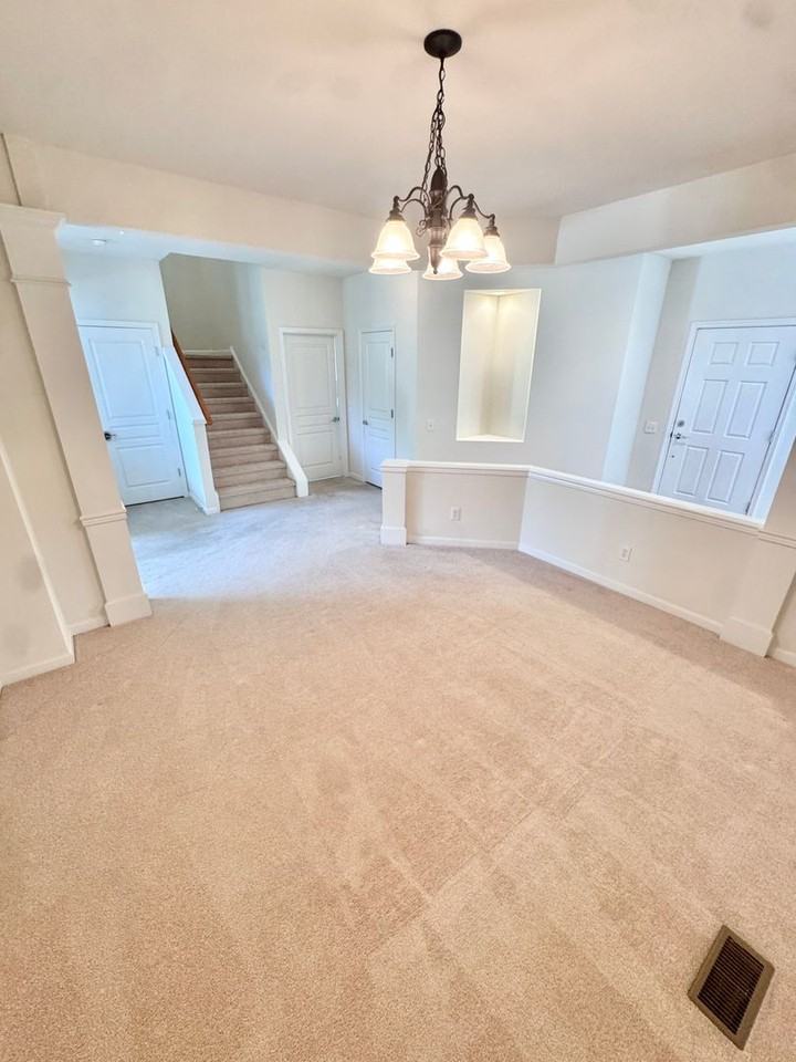 8704 Mayfair Ct - Photo 5 of 35