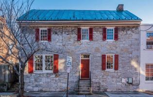 featured image of 7 N East St