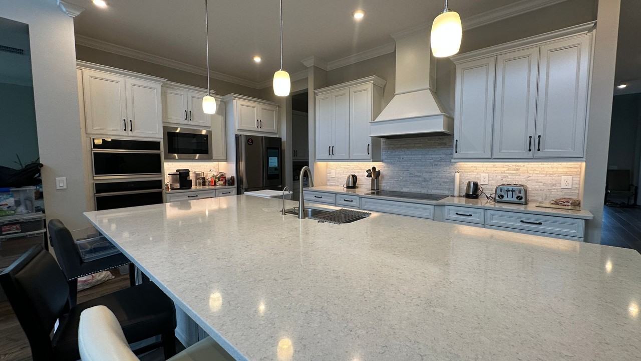 6875 Broglie St - Photo 2 of 28