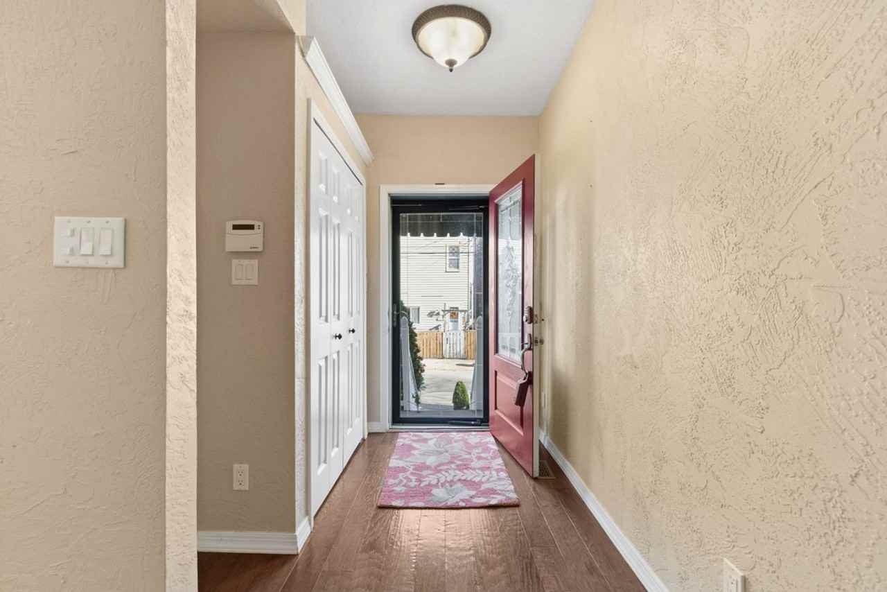 3220 Mary St - Photo 4 of 39