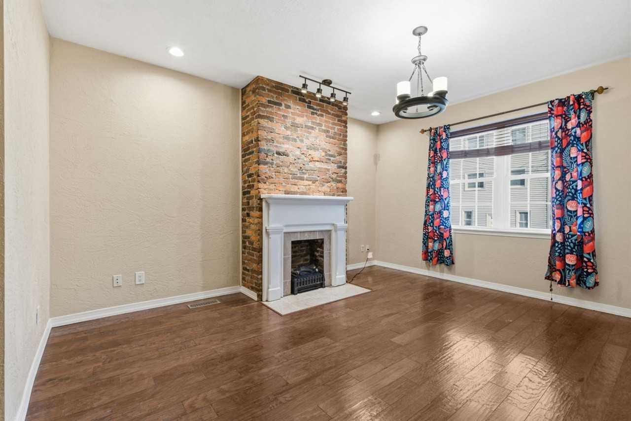 3220 Mary St - Photo 5 of 39