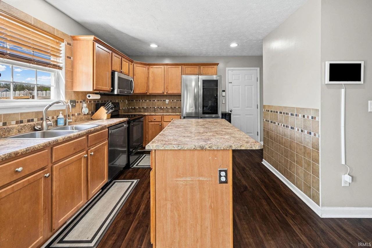4027 Fiddlesticks Dr - Photo 4 of 33