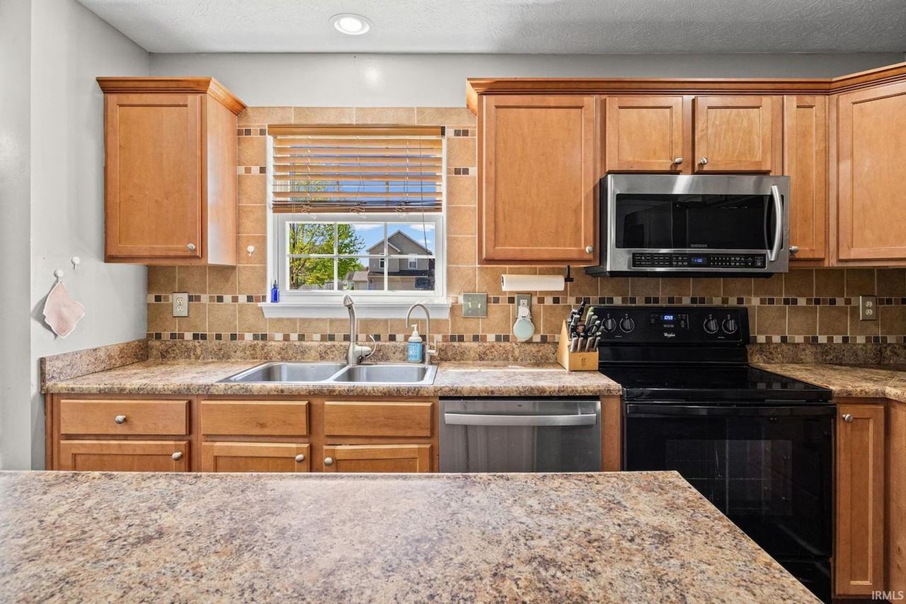 4027 Fiddlesticks Dr - Photo 5 of 33