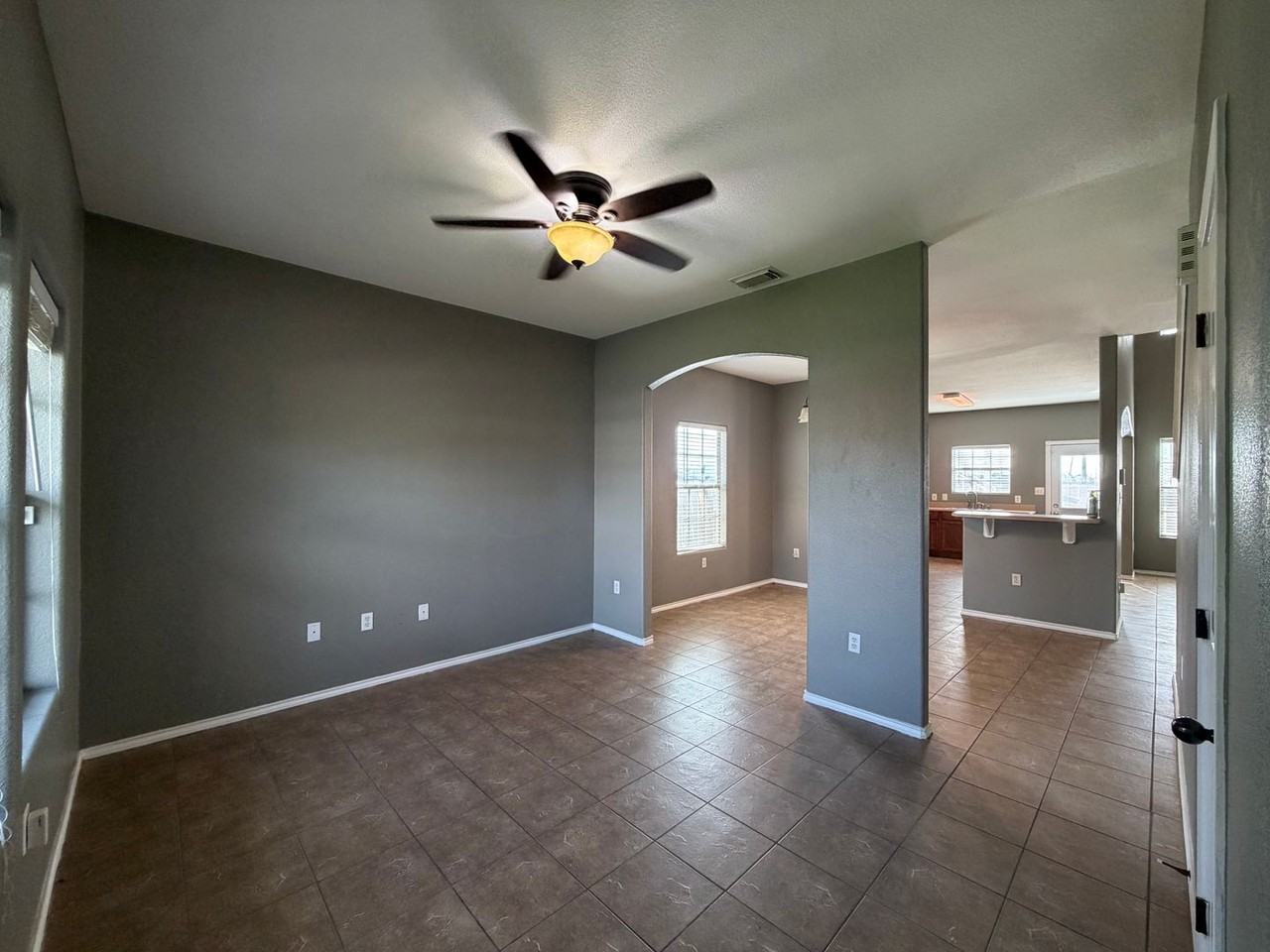 5509 Candace St - Photo 2 of 41