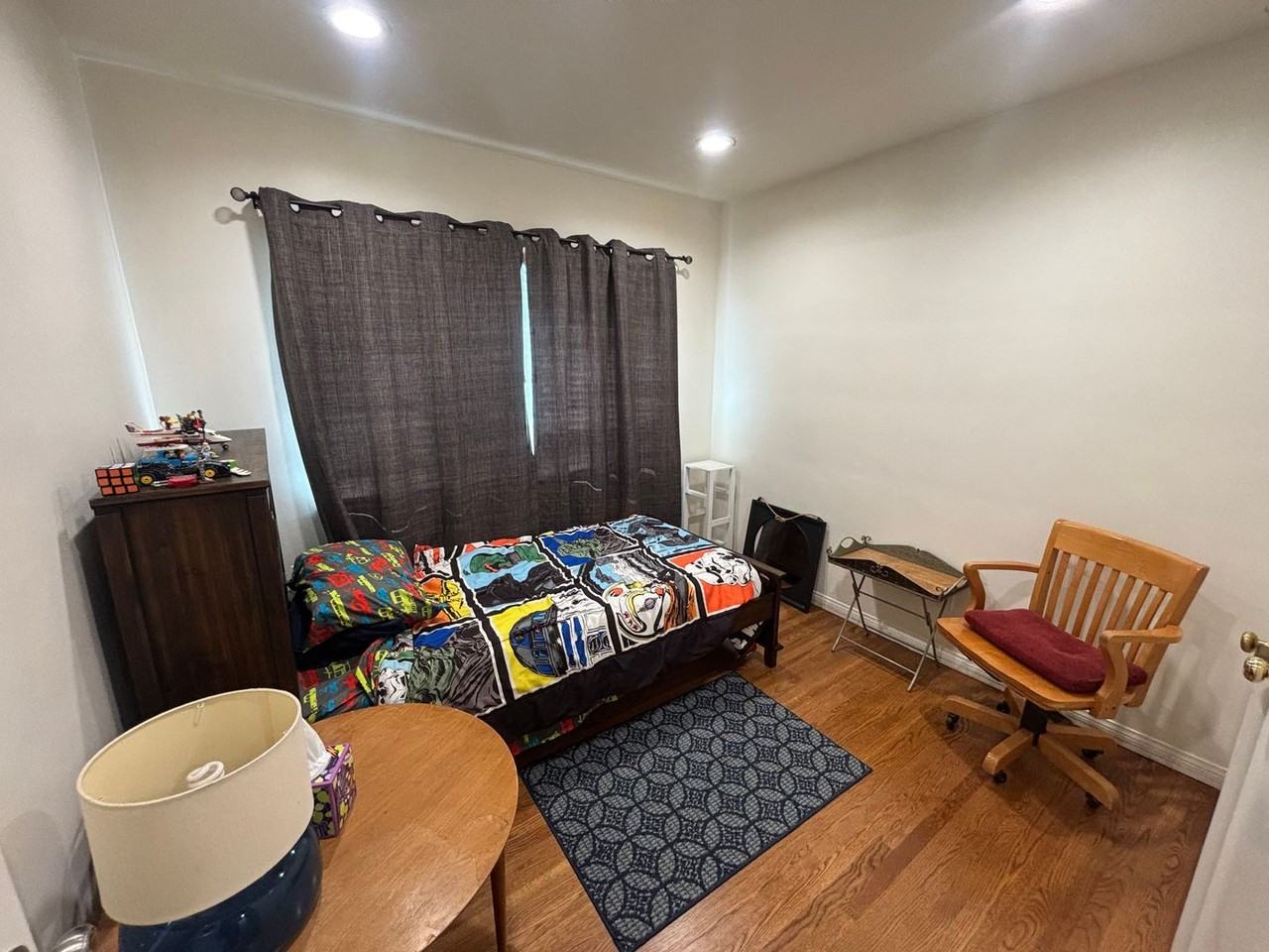 22742 Burbank Blvd - Photo 5 of 12