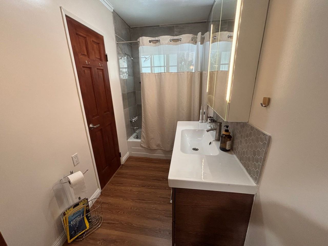 22742 Burbank Blvd - Photo 7 of 12
