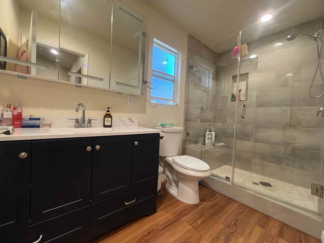 22742 Burbank Blvd - Photo 7 of 14