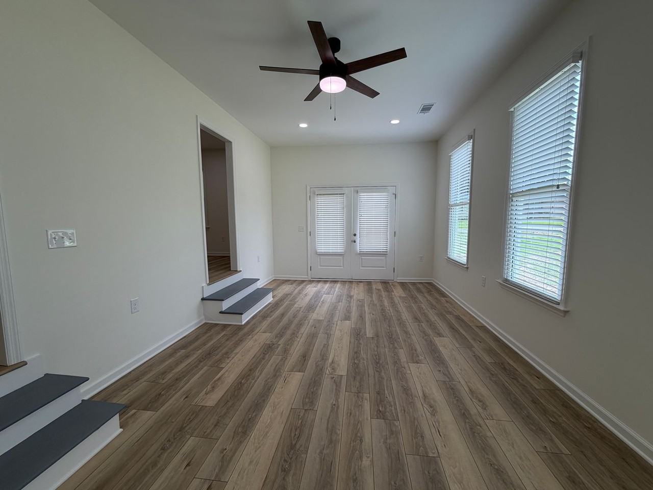 1111 Eaglewood Dr - Photo 3 of 12