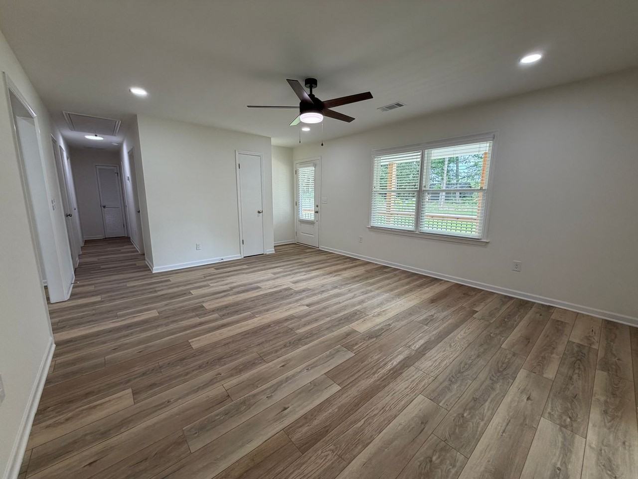 1111 Eaglewood Dr - Photo 5 of 12