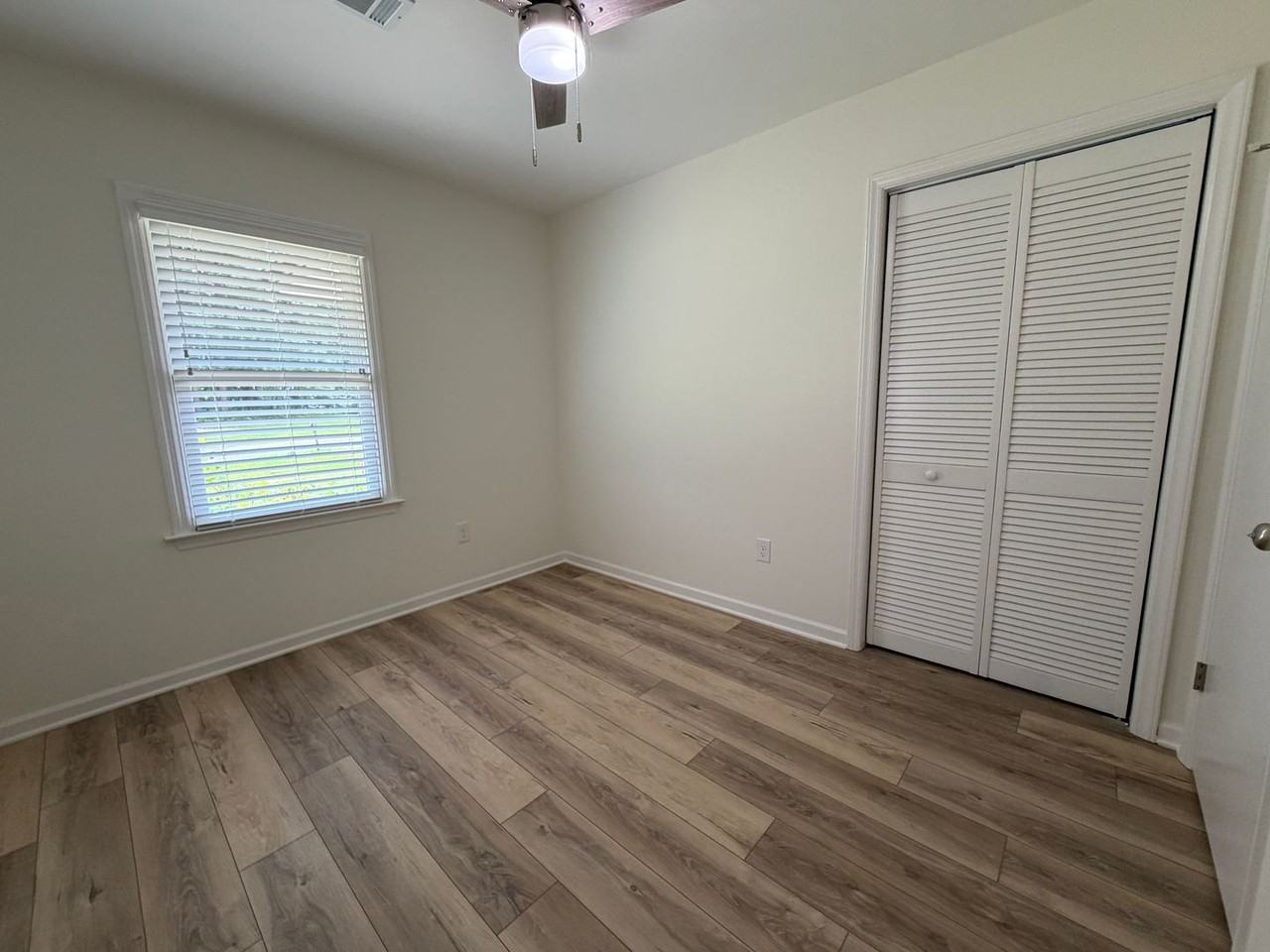 1111 Eaglewood Dr - Photo 6 of 12