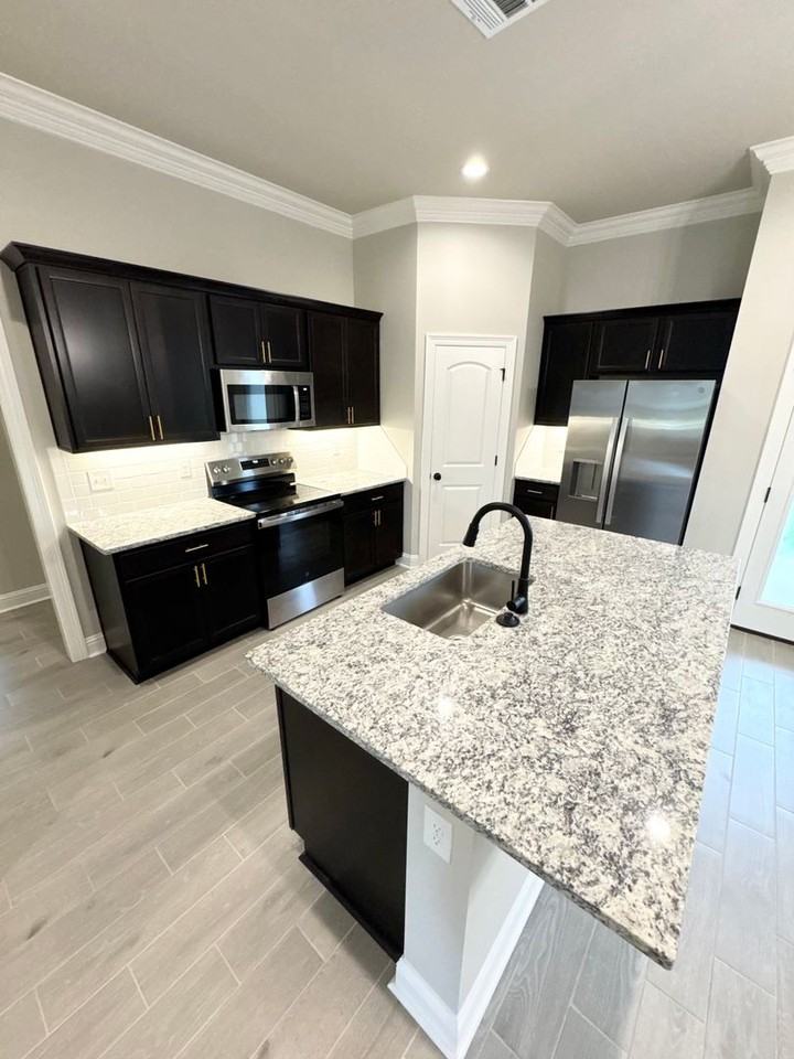 213 Paisley Ln - Photo 2 of 8