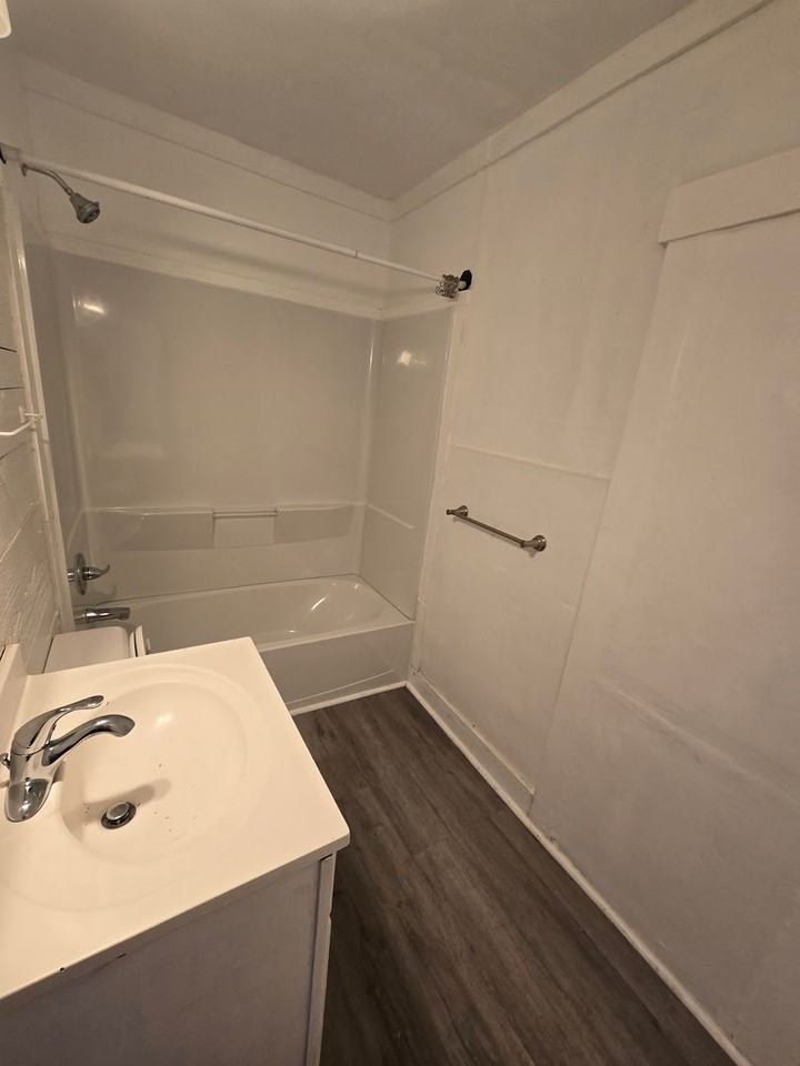 539 Ne Lake St - Photo 5 of 11