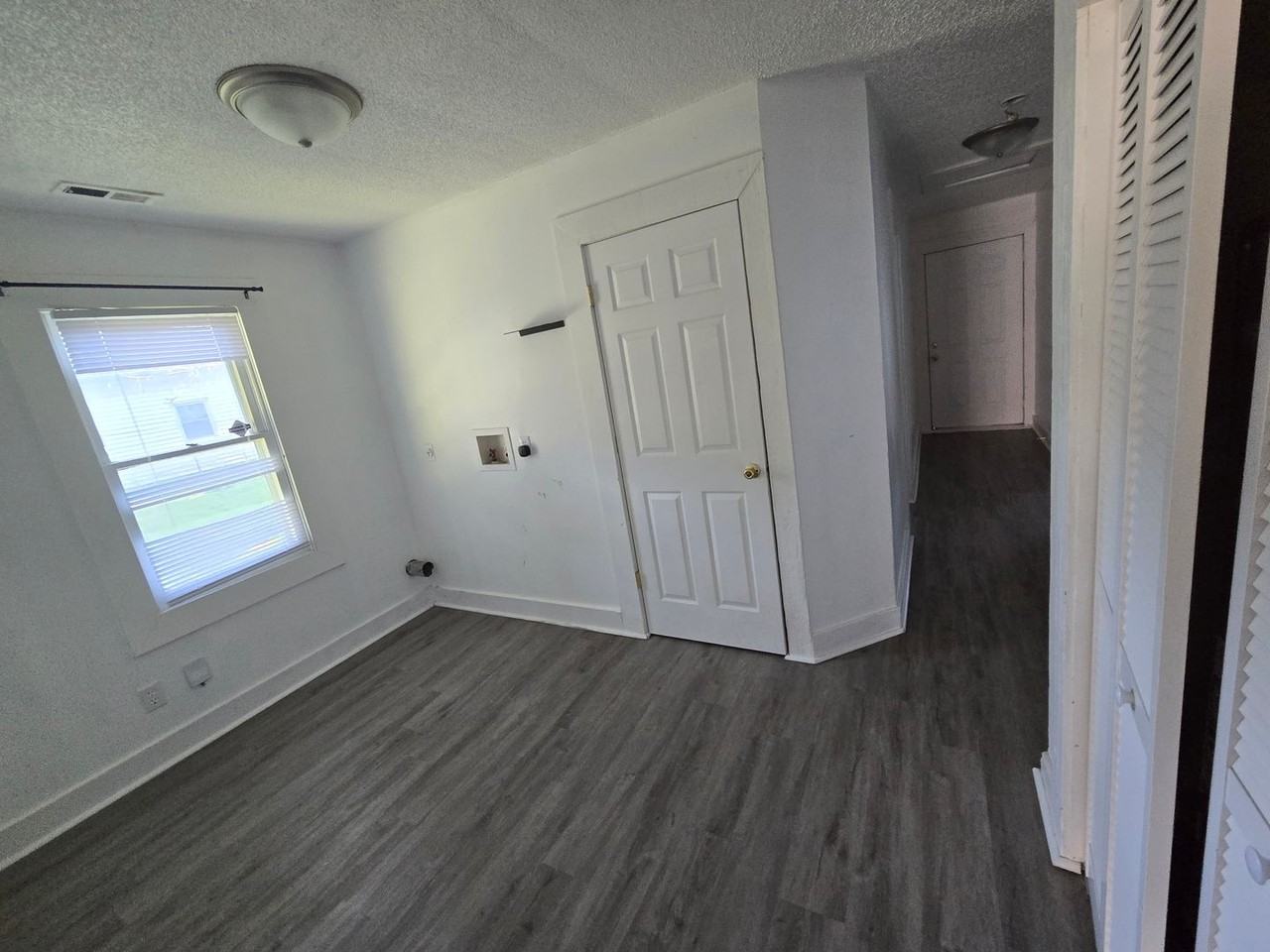 539 Ne Lake St - Photo 6 of 11