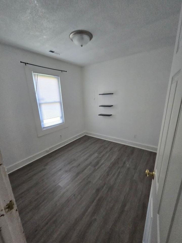 539 Ne Lake St - Photo 7 of 11