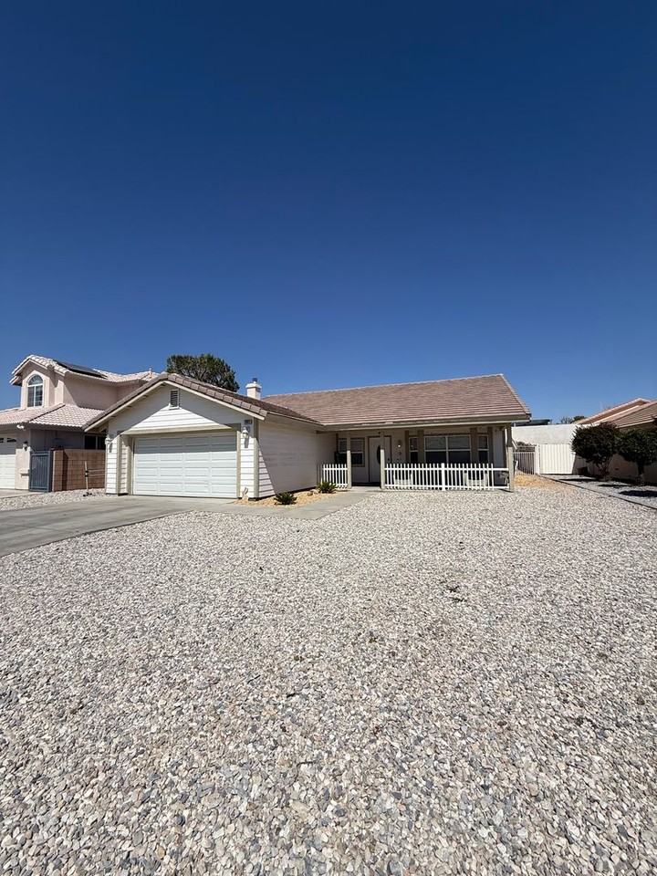 12925 Bermuda Dunes Dr - Photo 2 of 14