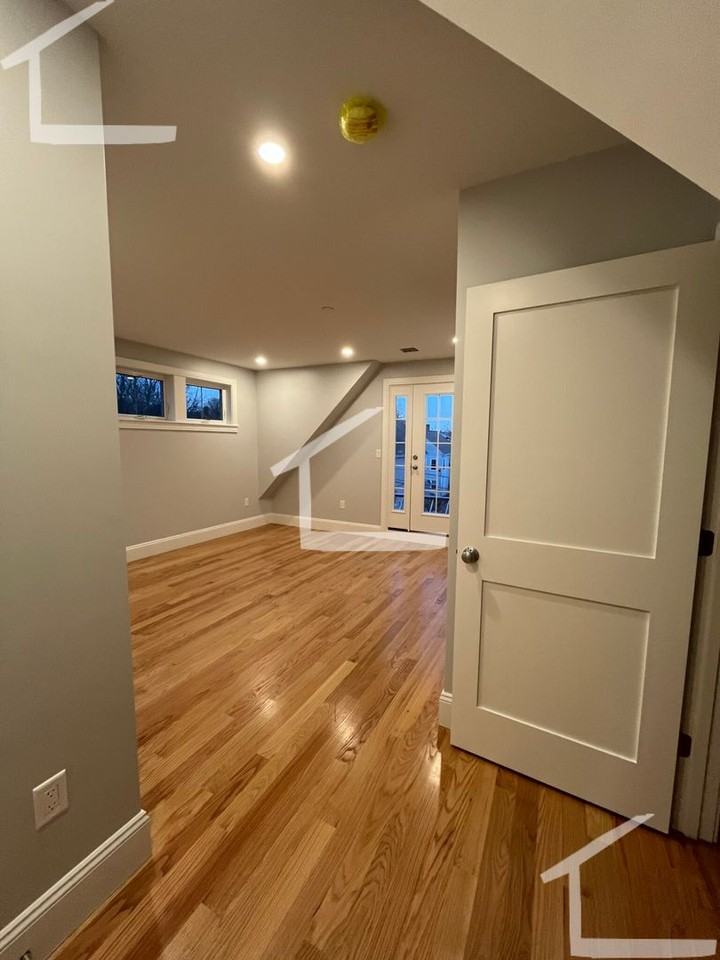 23 Shepard St - Photo 7 of 18