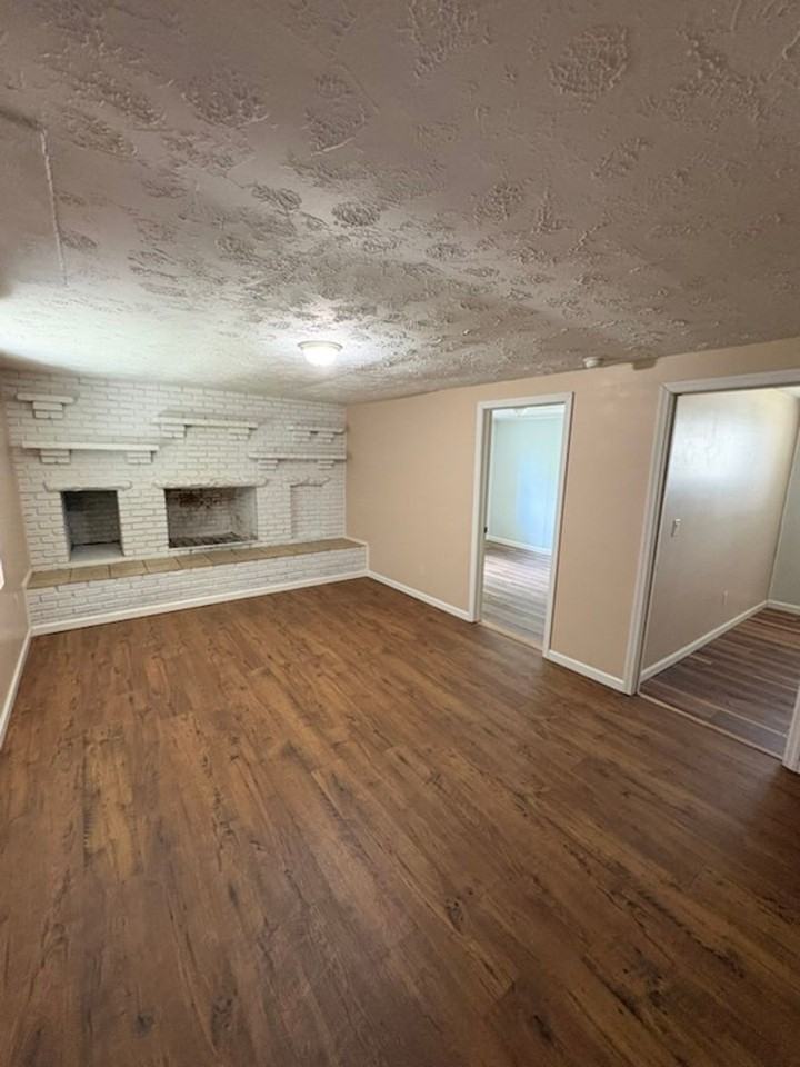 1906 Russell Ave - Photo 2 of 10