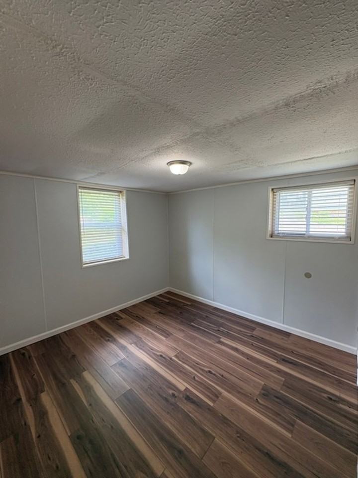 1906 Russell Ave - Photo 4 of 10