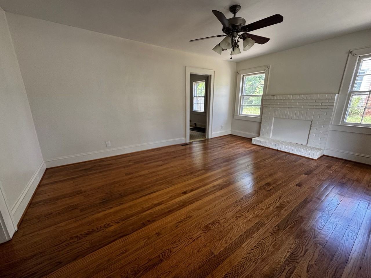810 Kings Rd - Photo 6 of 35