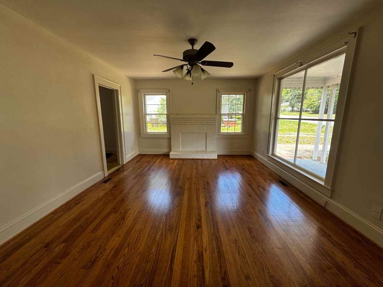 810 Kings Rd - Photo 7 of 35