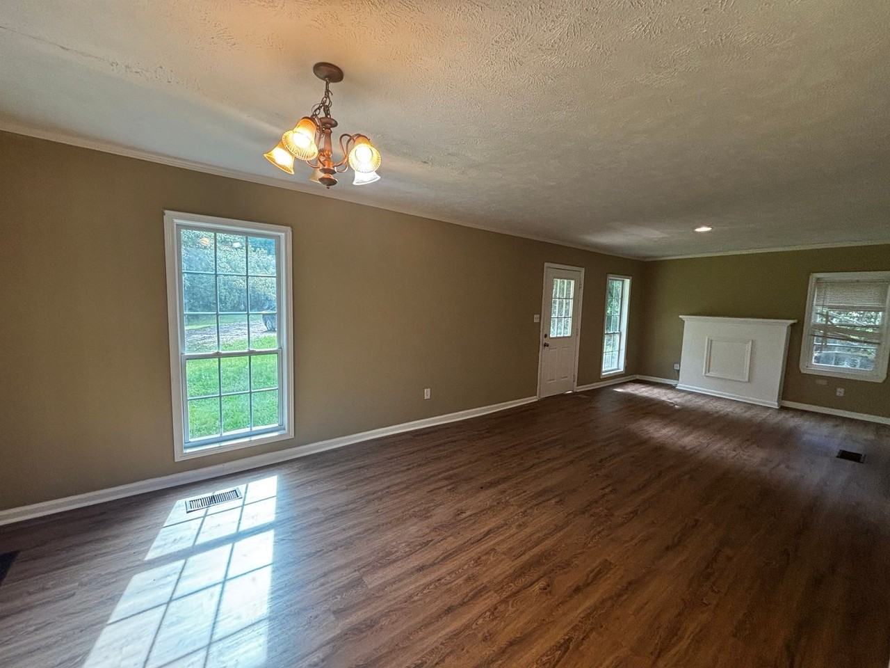 811 S College St - Photo 5 of 11