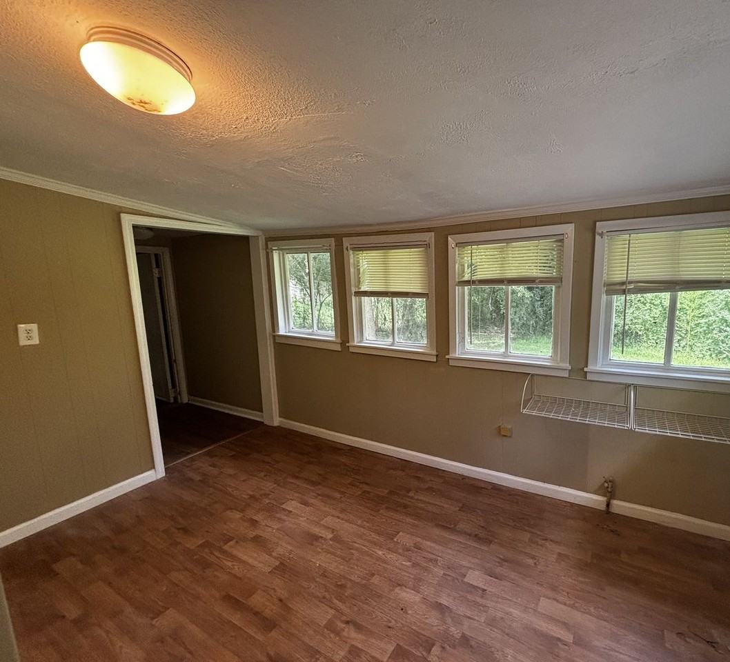 811 S College St - Photo 6 of 11