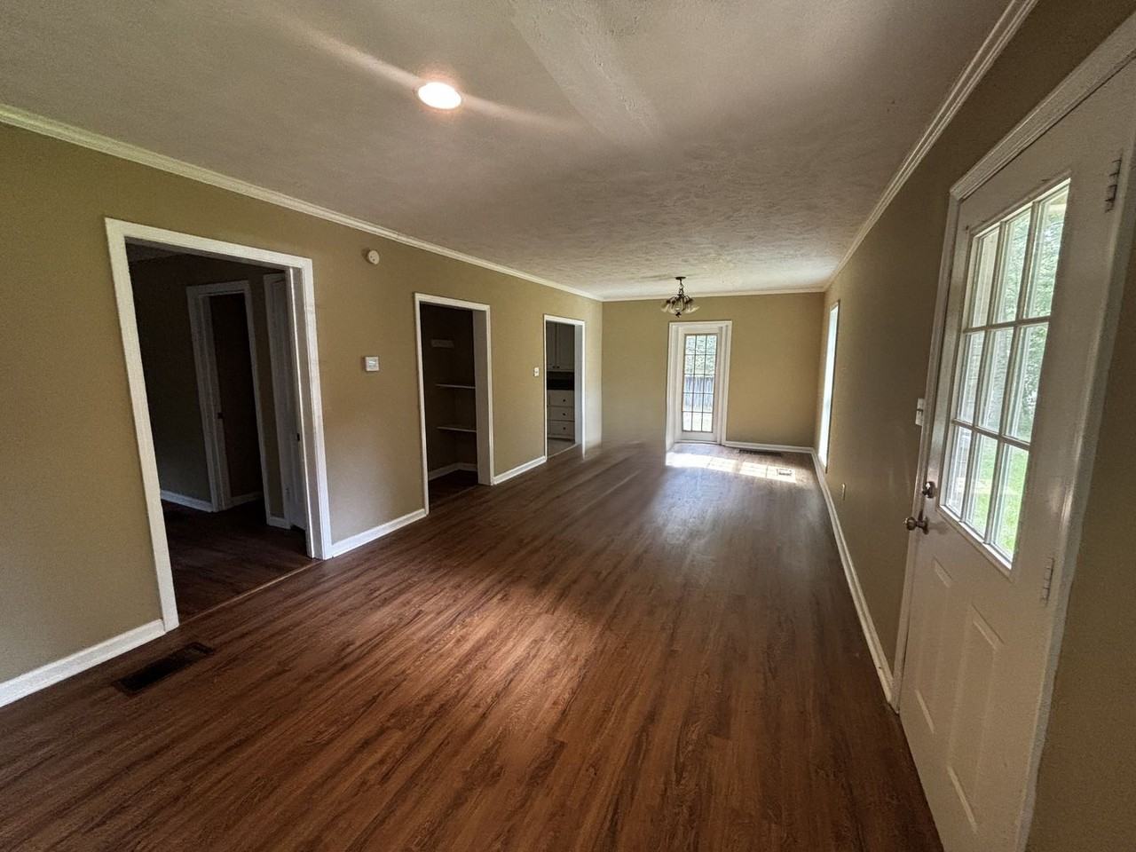 811 S College St - Photo 7 of 11