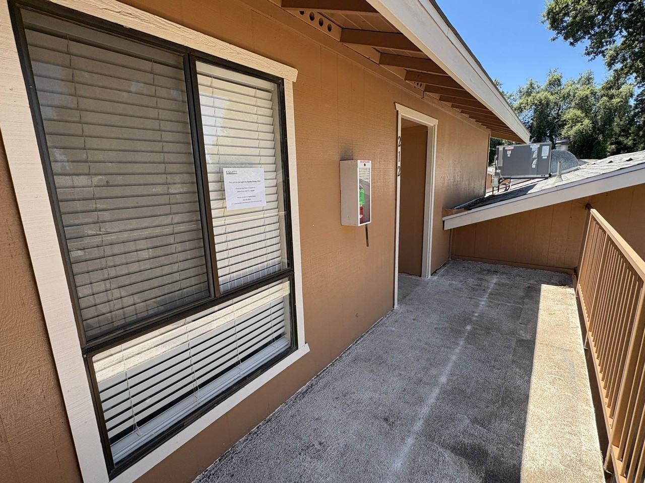 212 N Crenshaw St - Photo 6 of 24