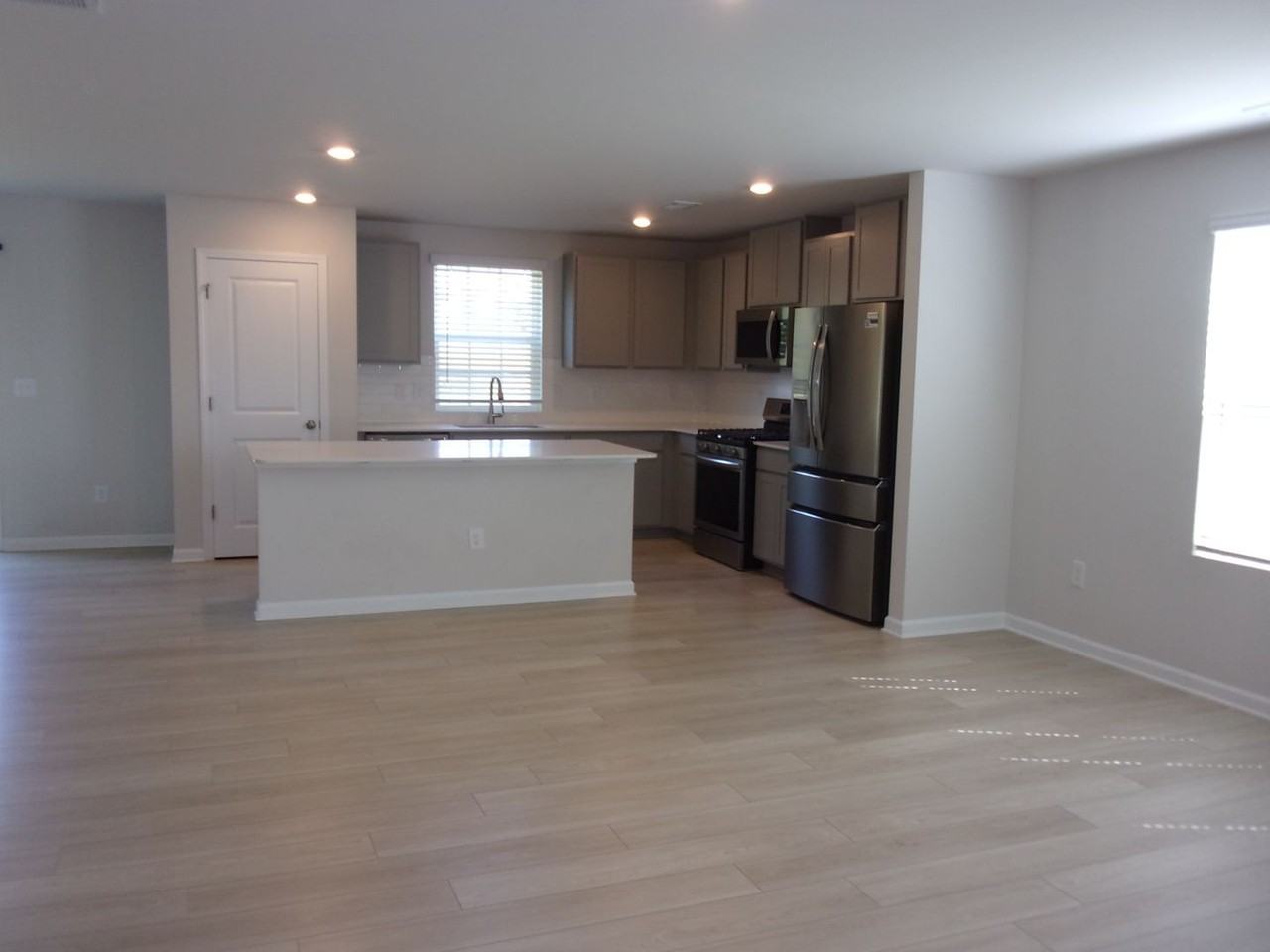 812 Wood Village Dr - Photo 4 of 33