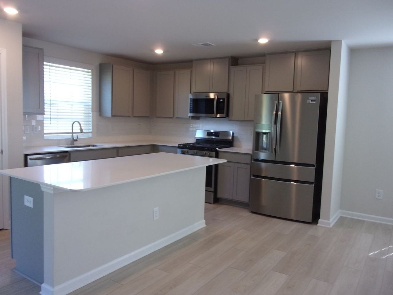 812 Wood Village Dr - Photo 5 of 33
